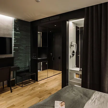 Hotel A